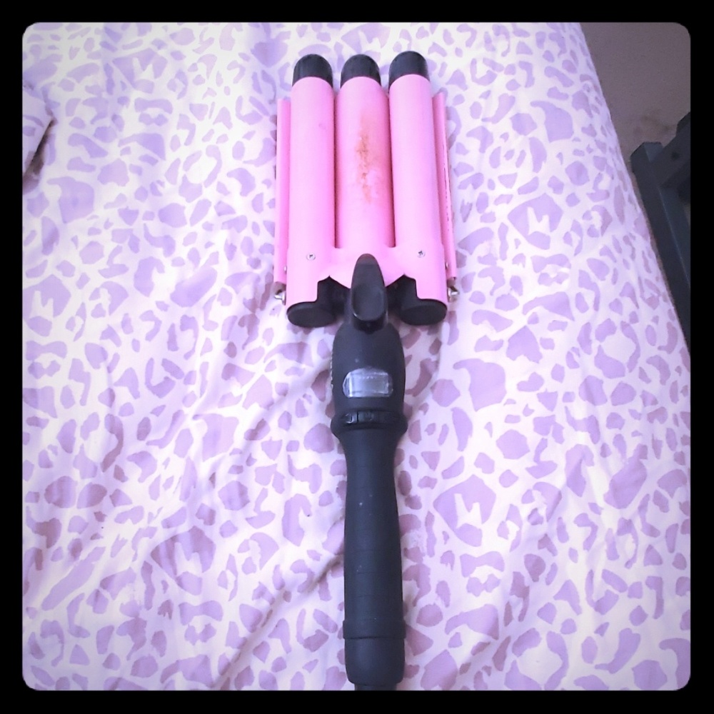 Triple barrel curling iron